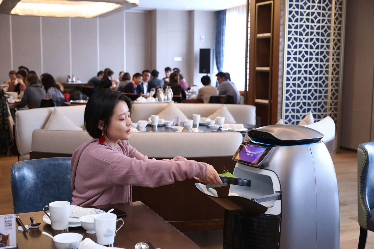 FlyZoo, the AI-run hotel